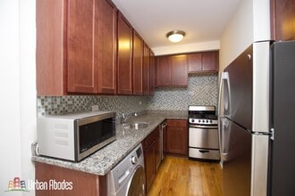 556 W Arlington Pl, Unit A07C in Chicago, IL - Building Photo - Building Photo