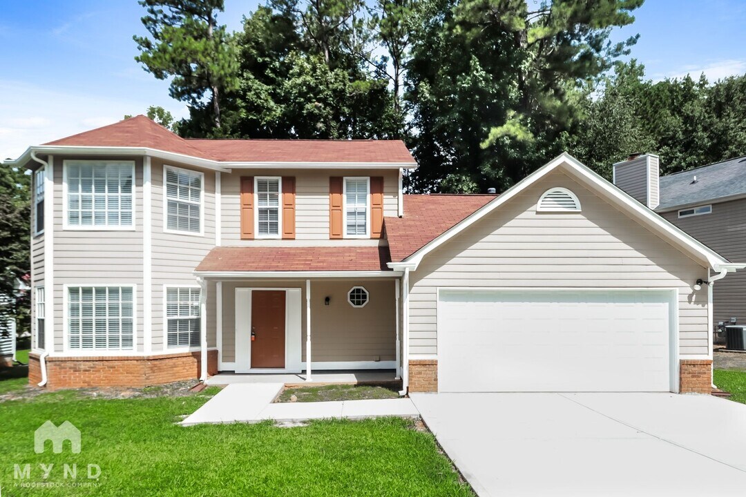 7138 Lone Oak Trce in Lithonia, GA - Building Photo
