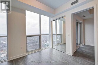 1 Yorkville Ave in Toronto, ON - Building Photo - Building Photo