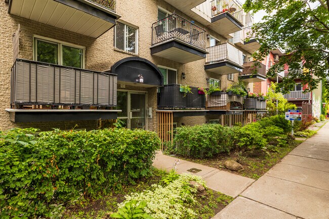 1821-1825 Malo Ave in Montréal, QC - Building Photo - Building Photo