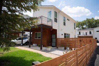 1106 Walton Ln in Austin, TX - Building Photo - Building Photo