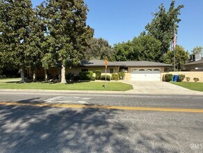 400 Fairway Dr in Bakersfield, CA - Foto de edificio - Building Photo