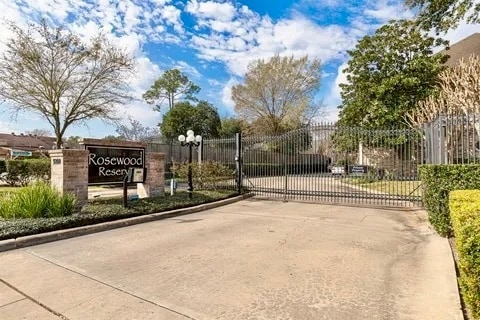 9230 Rouge Cir in Houston, TX - Building Photo - Building Photo