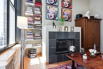 333 W Hubbard St in Chicago, IL - Building Photo - Building Photo