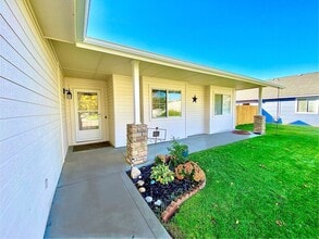 2289 N Montgomery Ave in Meridian, ID - Building Photo - Building Photo
