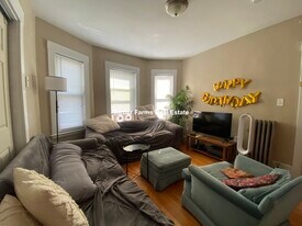 248 Powder House Blvd, Unit B in Somerville, MA - Building Photo