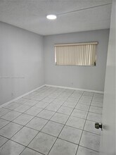 2041 NW 81st Ave in Pembroke Pines, FL - Building Photo - Building Photo