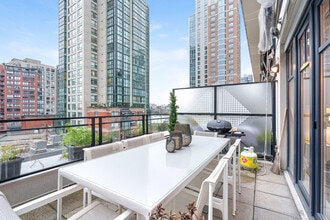 1275 Hamilton St in Vancouver, BC - Building Photo - Building Photo