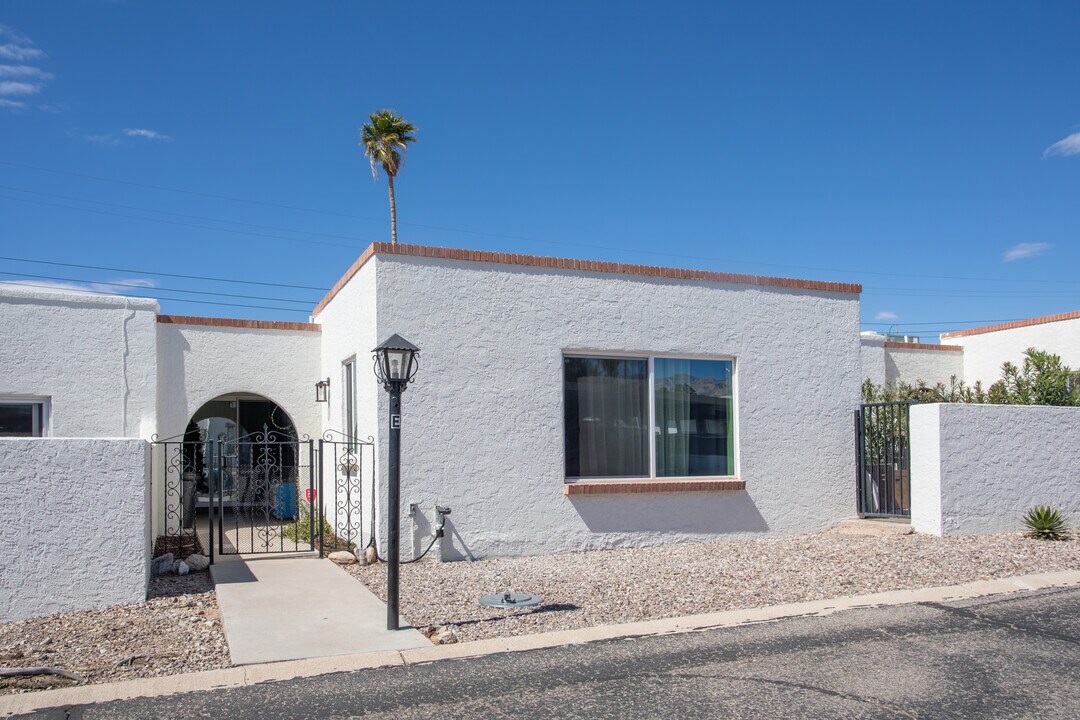 Shirley Manor in Tucson, AZ - Building Photo