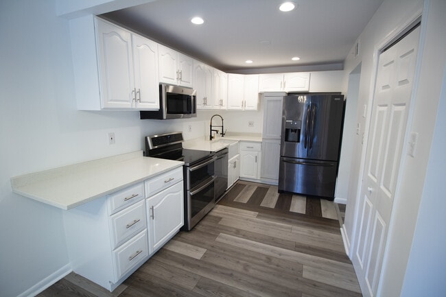 property at 5752 Thunder Hill Rd