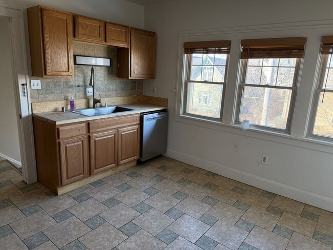 1645 N Astor St in Milwaukee, WI - Building Photo - Building Photo