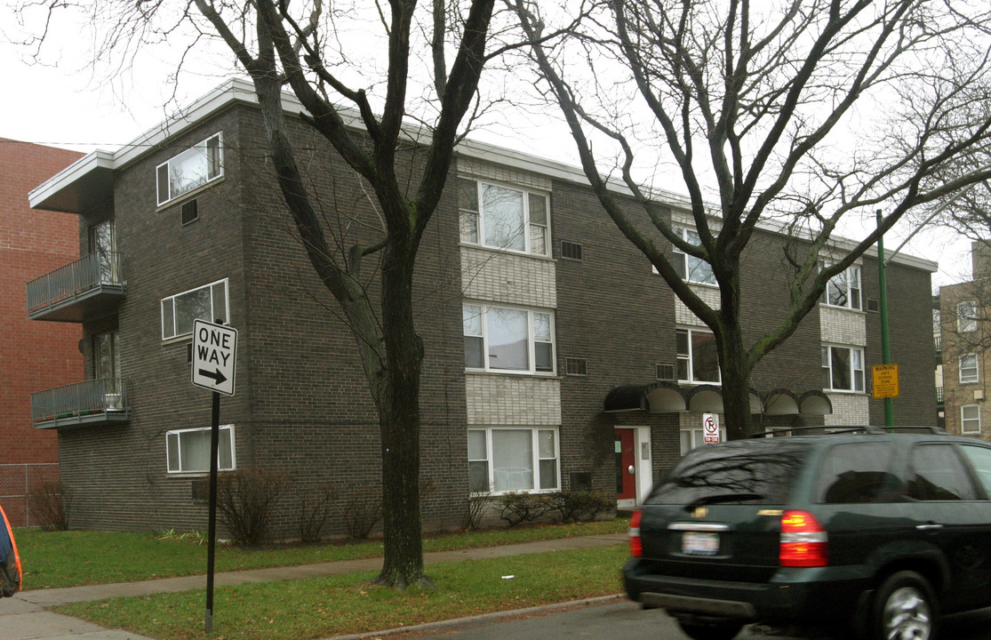 2301 W Chase Ave in Chicago, IL - Foto de edificio