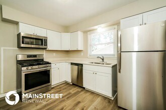 4401 Charlotte Ann Dr in Louisville, KY - Foto de edificio - Building Photo