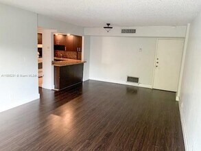 2715 Tigertail Ave, Unit 204 in Miami, FL - Building Photo - Building Photo