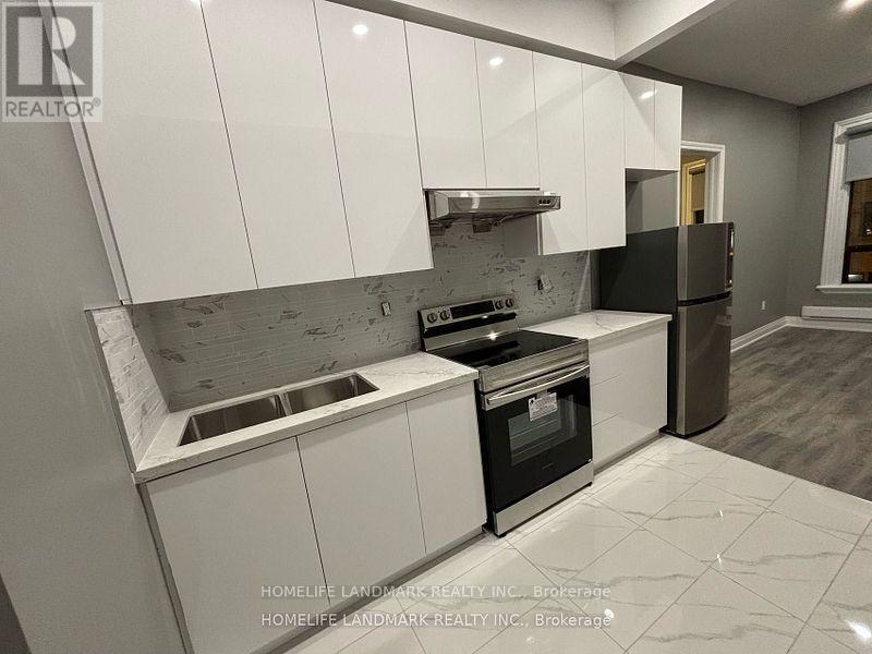 271 Dunn Ave in Toronto, ON - Building Photo