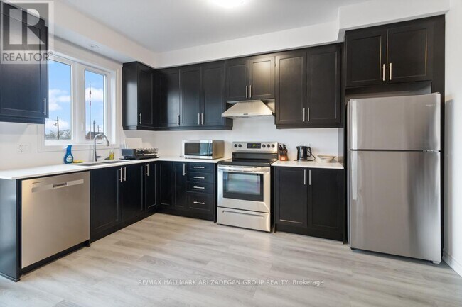 61-61 Soho St in Hamilton, ON - Building Photo - Building Photo