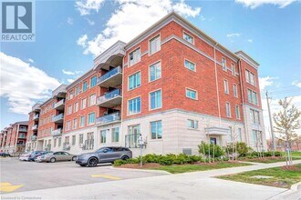 175 Commonwealth St in Kitchener, ON - Building Photo - Building Photo