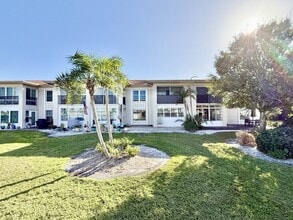 10350 Imperial Point Dr W in Largo, FL - Building Photo - Building Photo