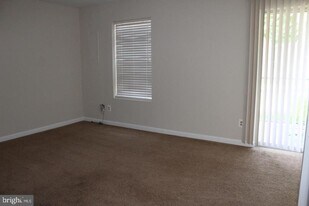 112 Bentley Ct in Stafford, VA - Building Photo