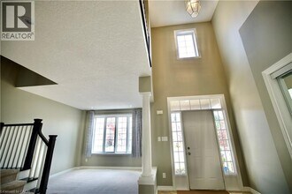 711 Cedar Bend Dr in Waterloo, ON - Building Photo - Building Photo