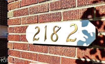 2182 Vernier Rd in Grosse Pointe Woods, MI - Building Photo - Building Photo