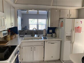571 Bellaire Dr in Venice, FL - Building Photo - Building Photo