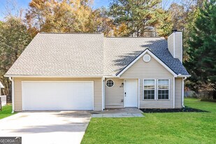 7073 Stonecreek Dr in Douglasville, GA - Building Photo