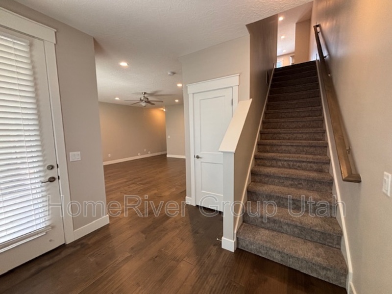 276 E Sandy Sage Way in Sandy, UT - Building Photo