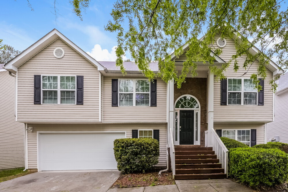 1453 Virgil Pond Ln in Loganville, GA - Building Photo