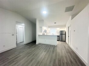 6016 Lacota Ave in Ft. Myers, FL - Building Photo - Building Photo
