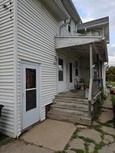 425 Monroe St in Oshkosh, WI - Building Photo - Building Photo