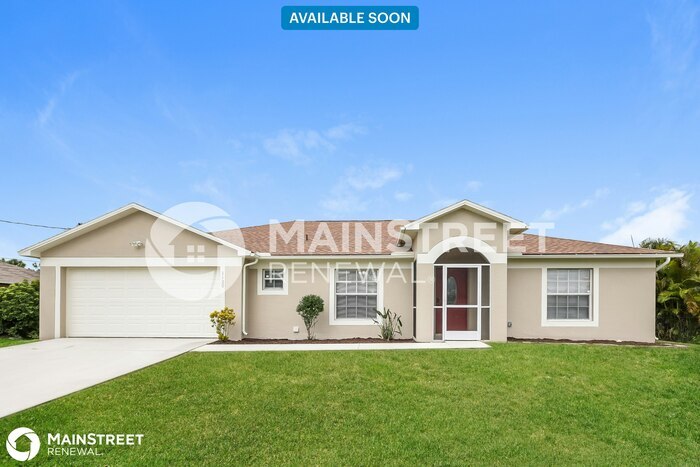 1120 Cariston Ave in Lehigh Acres, FL - Building Photo