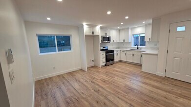 805 W Glenoaks Blvd, Unit 805 A and B in Glendale, CA - Foto de edificio - Building Photo