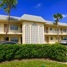 Del Rio Apartment Homes in Boca Raton, FL - Foto de edificio - Building Photo