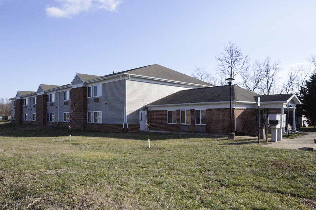 NAR Roberts Apartments in Martinsburg, WV - Building Photo