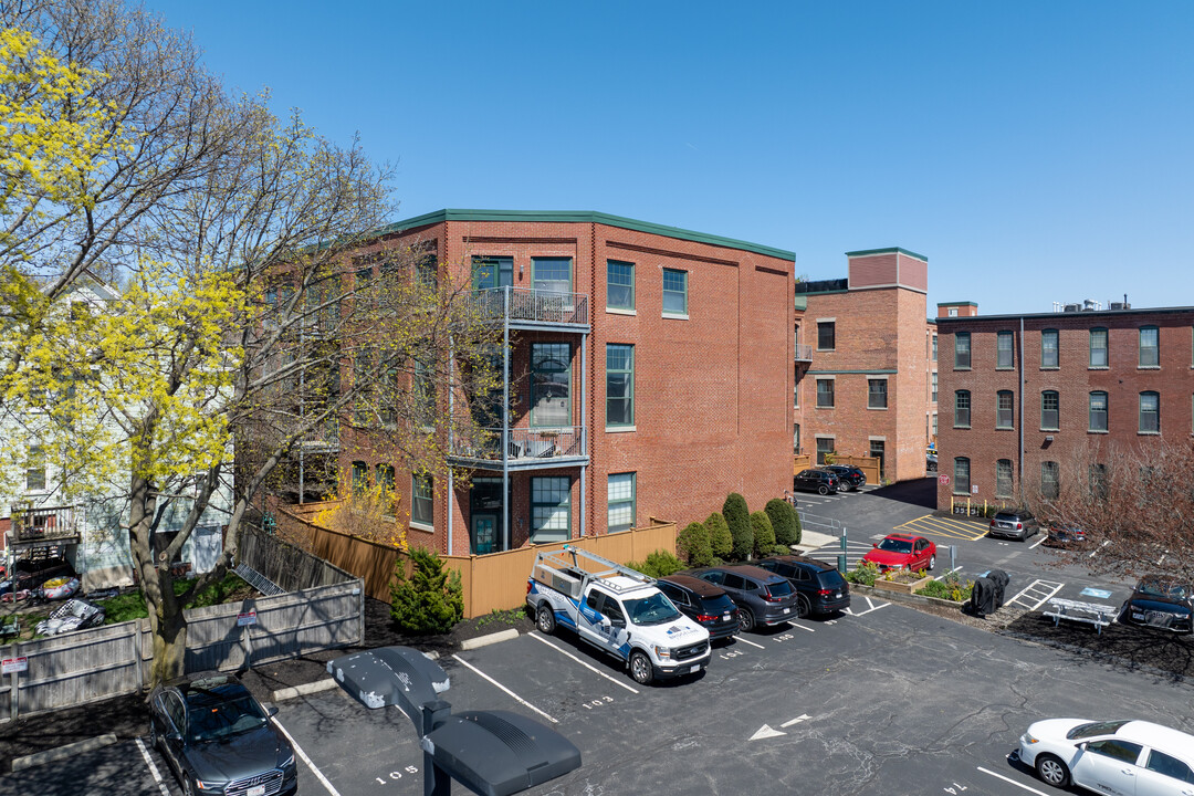 Spencer Lofts Condominiums in Chelsea, MA - Foto de edificio