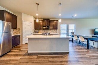 2107 Cherryvale Dr in Tomball, TX - Building Photo - Building Photo