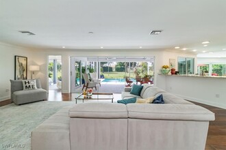 640 Harbour Dr in Naples, FL - Foto de edificio - Building Photo