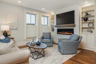 50 Maplewood Ave in Portsmouth, NH - Building Photo - Building Photo