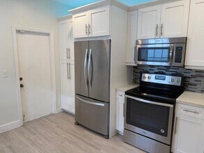 3675 San Simeon Cir in Weston, FL - Building Photo - Building Photo