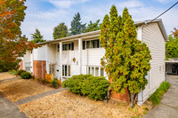 3403-3409 SE Cora Dr in Portland, OR - Foto de edificio - Building Photo