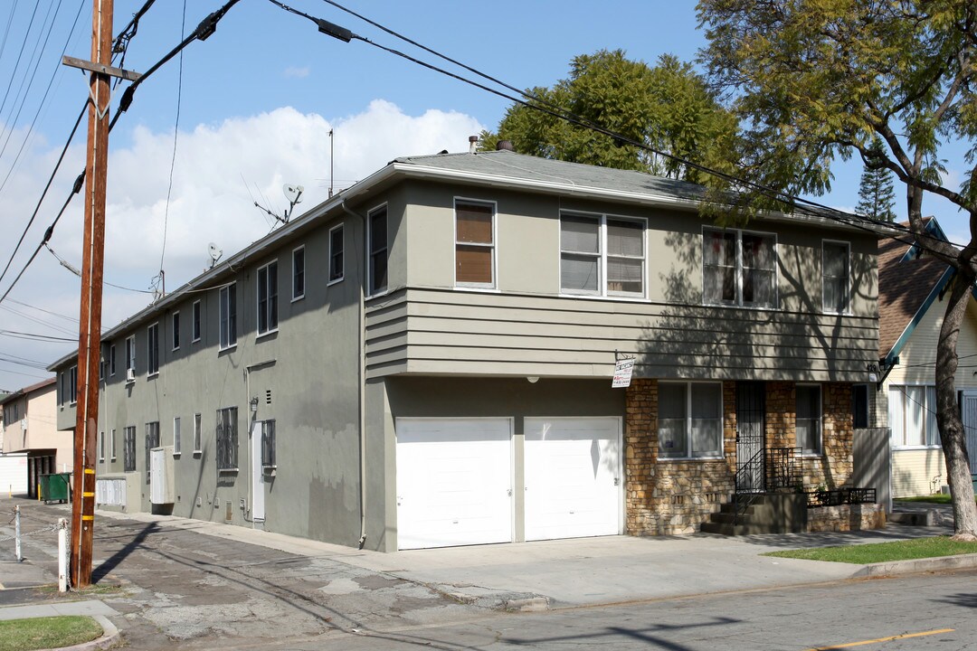 429 W 8th St in Long Beach, CA - Building Photo