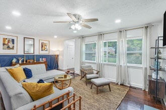 2100 Cascade Rd in Atlanta, GA - Building Photo - Building Photo