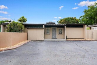 15007 Coconut Ct in Miami Lakes, FL - Building Photo - Building Photo