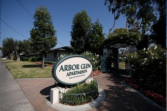 Arbor Glen Apartment Homes in Garden Grove, CA - Foto de edificio - Building Photo