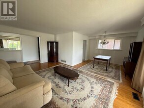 7 Amarillo Dr in Toronto, ON - Building Photo - Building Photo