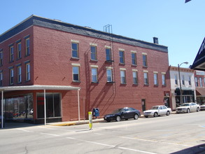 8 E Railroad St in Sandwich, IL - Building Photo - Building Photo