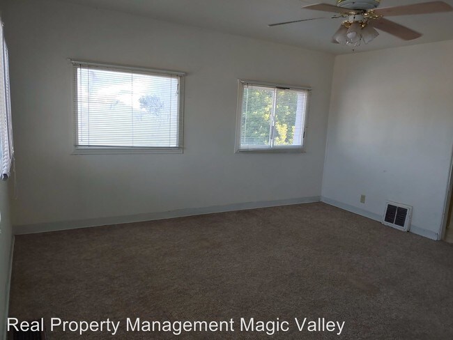 214 Blue Lakes Blvd-Unit -#1 in Twin Falls, ID - Building Photo - Building Photo