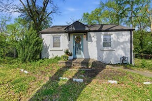 2100 Jones Cir in Nashville, TN - Building Photo