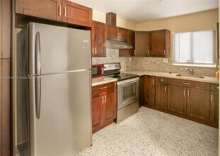 8846 SW 25th St in Miami, FL - Building Photo - Building Photo